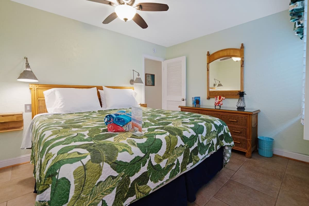 Gorgeous Remodeled Condo - Photo 4