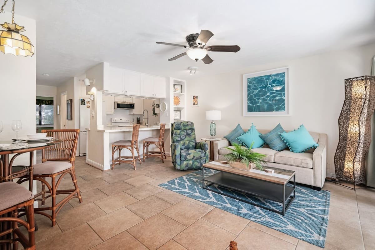 Gorgeous Remodeled Condo - Photo 3