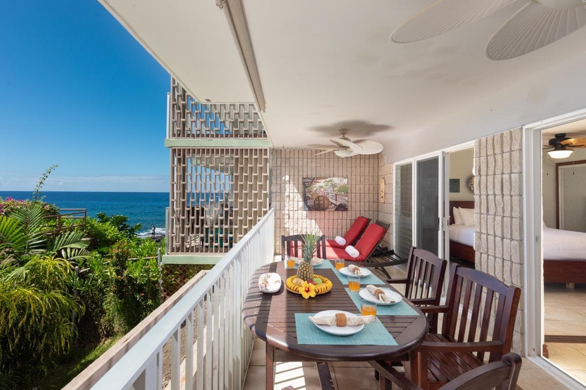 Condo in Kailua-Kona · ★4.86 · 2 bedrooms · 3 beds · 2 private baths - Photo 2