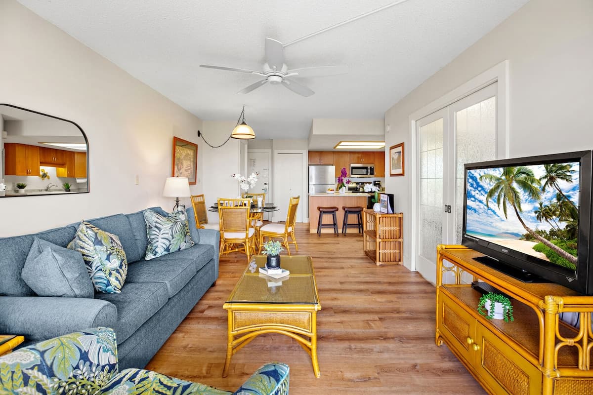 Condo in Kihei · ★4.81 · 1 bedroom · 2 beds · 1 private bath - Photo 2