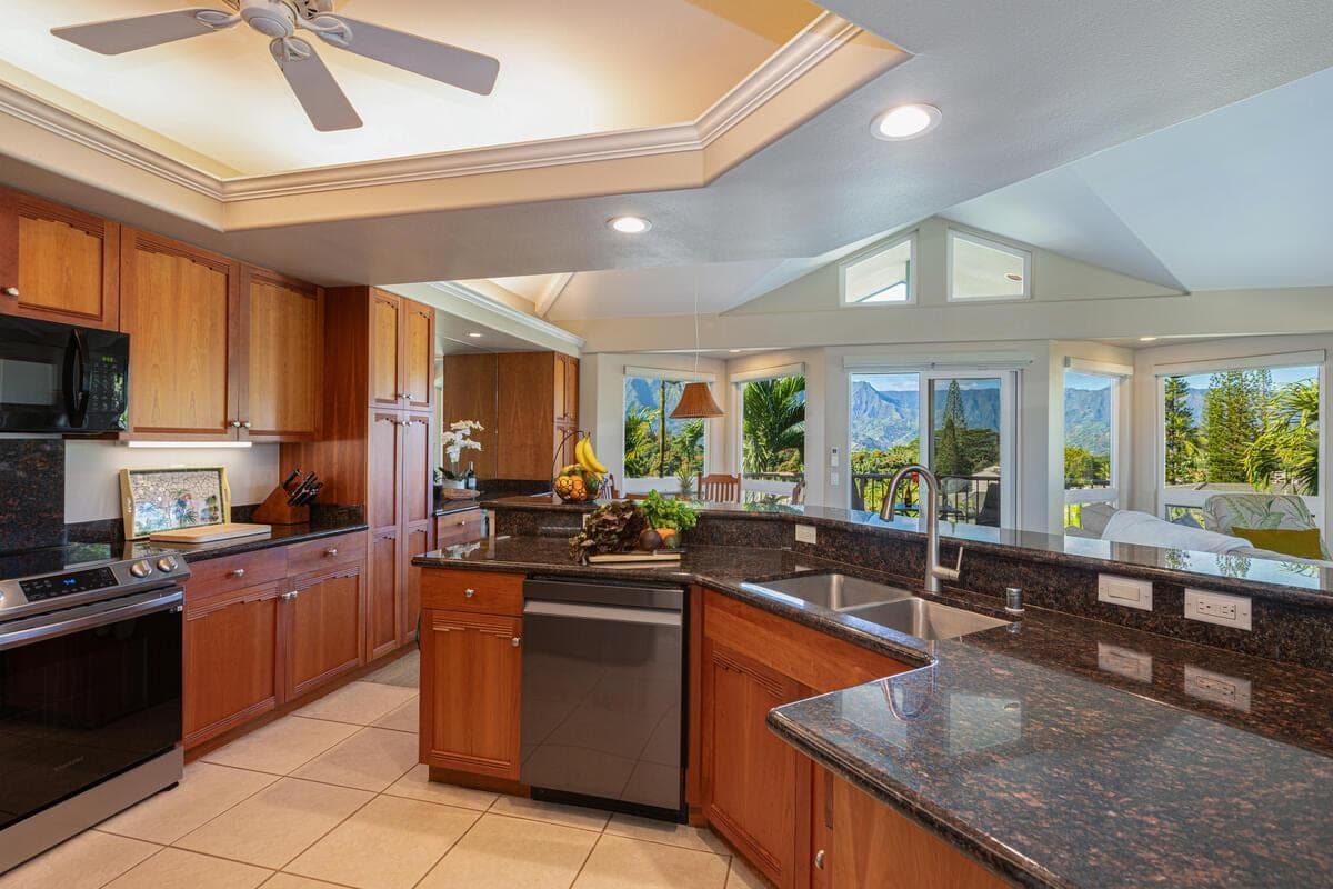 Condo in Princeville · ★4.94 · 3 bedrooms · 3 beds · 3 baths - Photo 4
