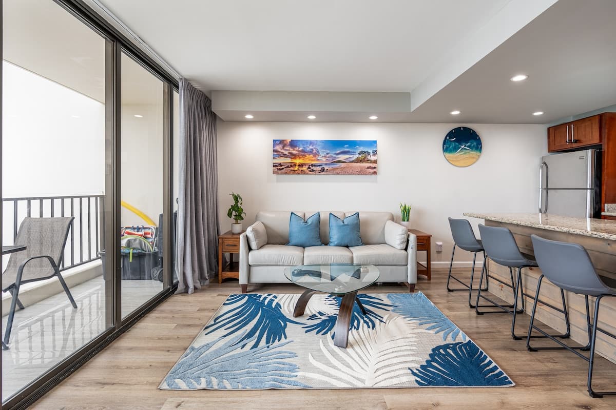 Condo in Honolulu · ★4.98 · 1 bedroom · 2 beds · 1 private bath - Photo 2