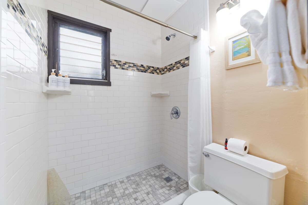 Condo in Kailua-Kona · ★4.8 · Studio · 1 bed · 1 bath - Photo 2