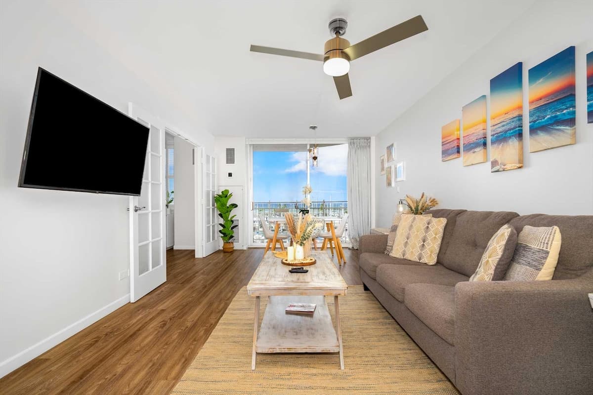Condo in Honolulu · ★5.0 · 1 bedroom · 2 beds · 1 private bath - Photo 4