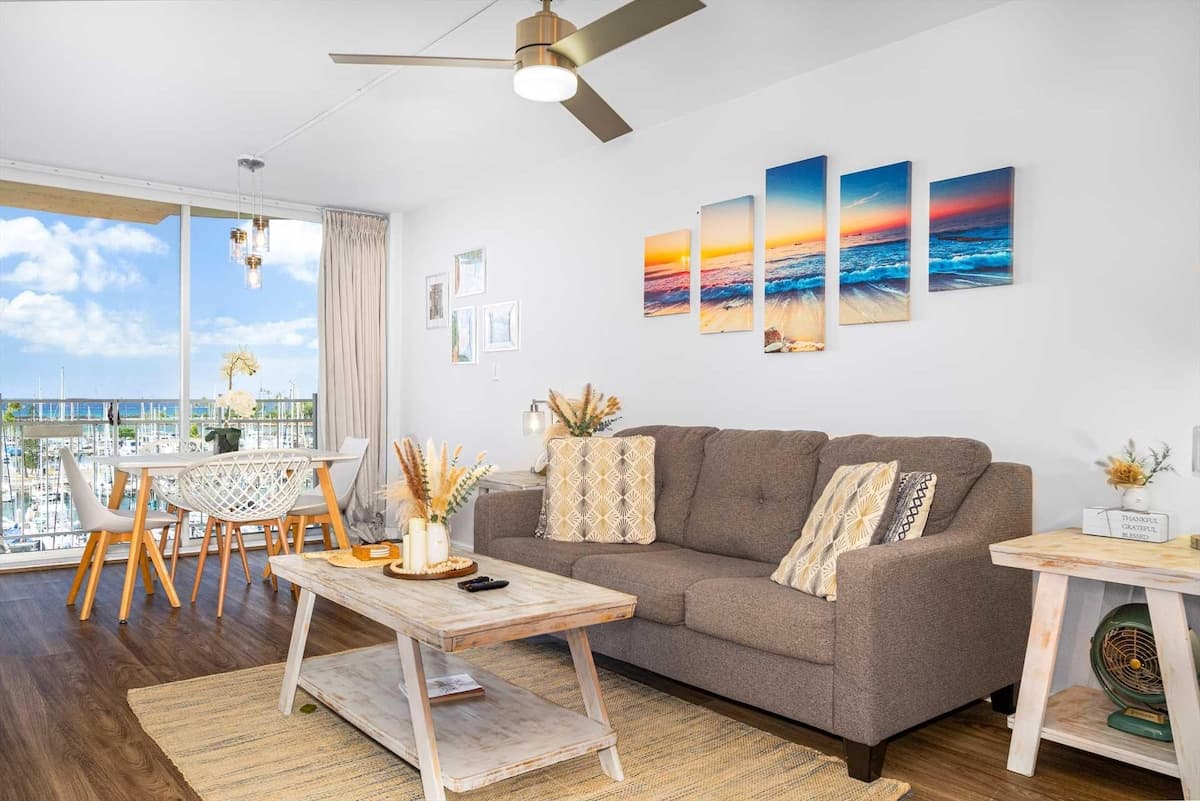 Condo in Honolulu · ★5.0 · 1 bedroom · 2 beds · 1 private bath - Photo 2