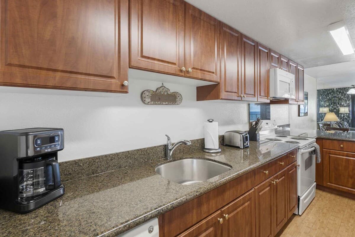 Condo in Wailuku · ★5.0 · 2 bedrooms · 3 beds · 2 baths - Photo 5