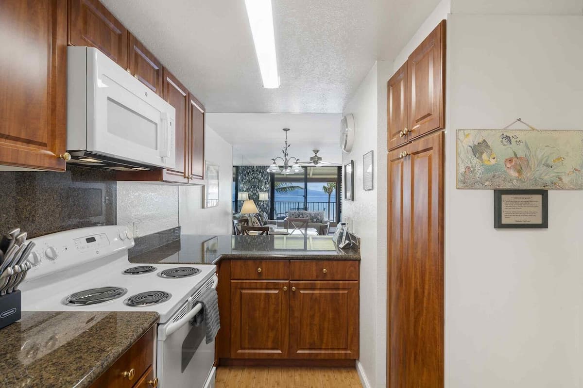 Condo in Wailuku · ★5.0 · 2 bedrooms · 3 beds · 2 baths - Photo 1
