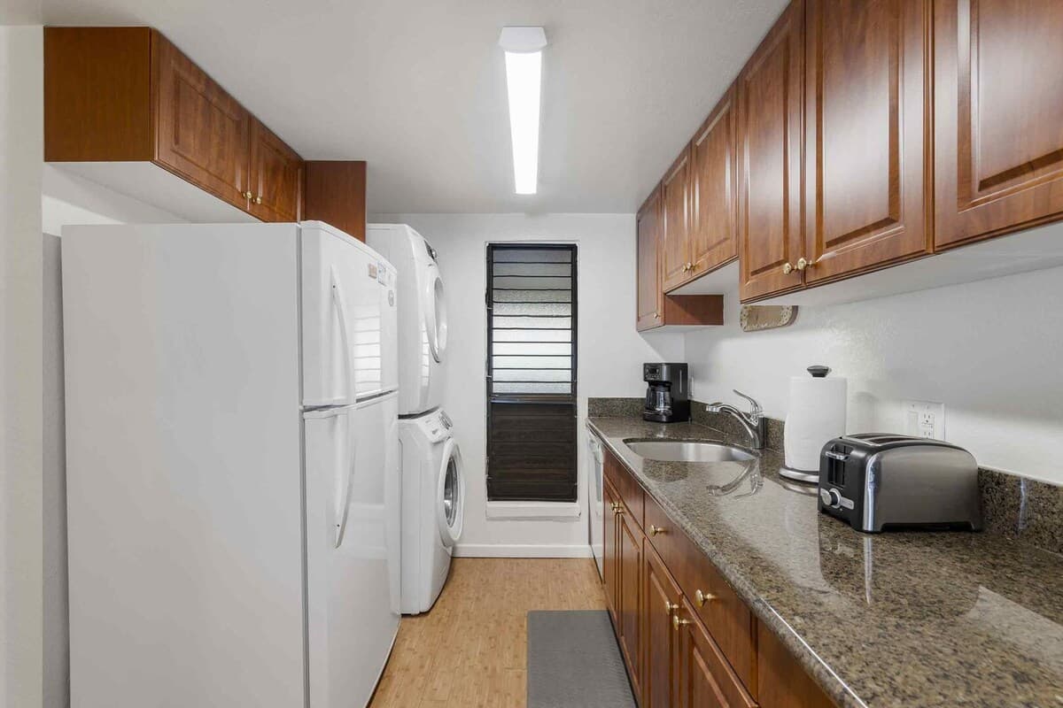 Condo in Wailuku · ★5.0 · 2 bedrooms · 3 beds · 2 baths - Photo 4
