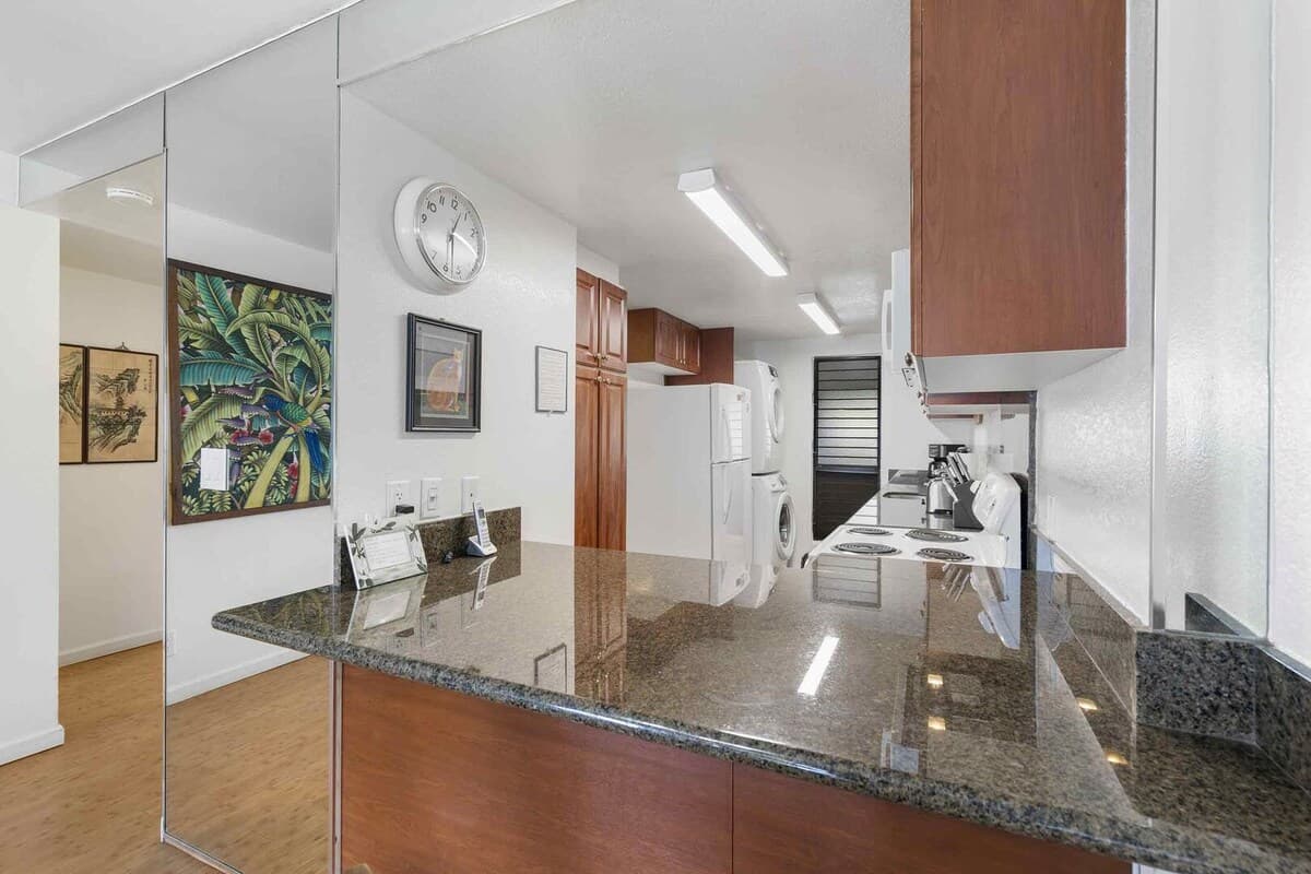Condo in Wailuku · ★5.0 · 2 bedrooms · 3 beds · 2 baths - Photo 2
