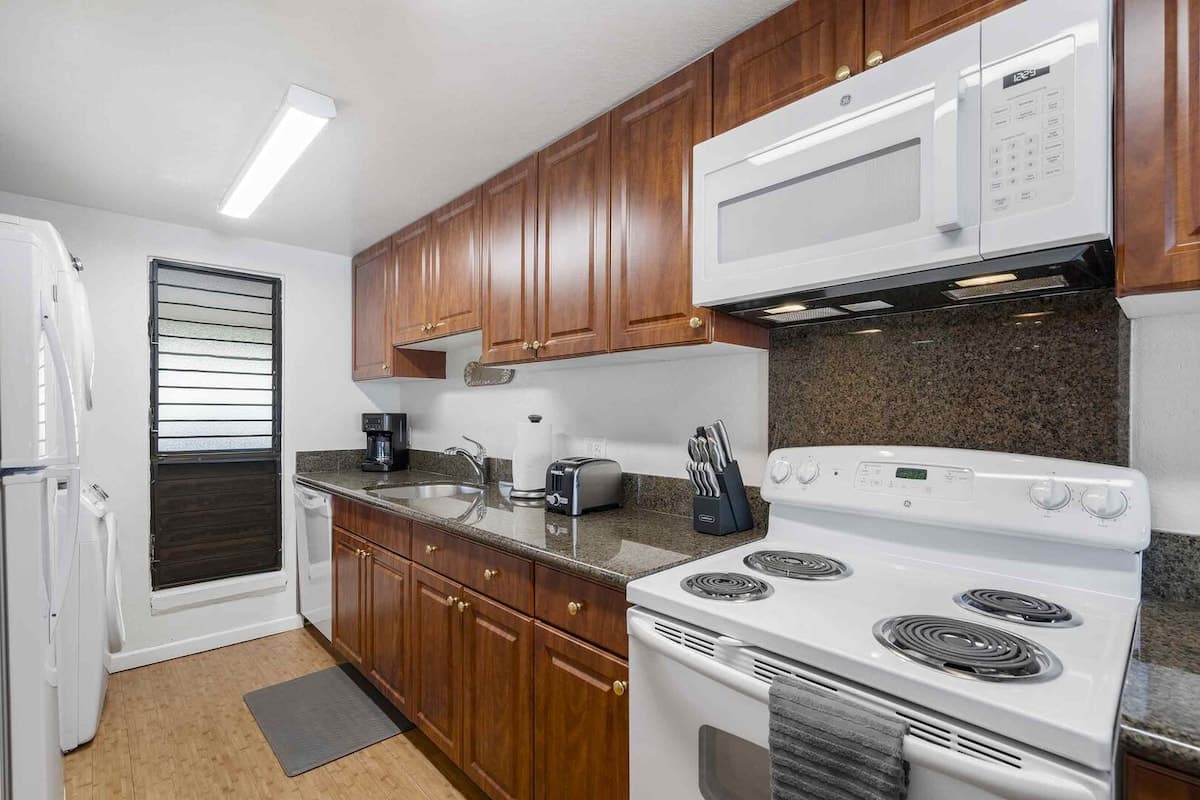 Condo in Wailuku · ★5.0 · 2 bedrooms · 3 beds · 2 baths - Photo 3