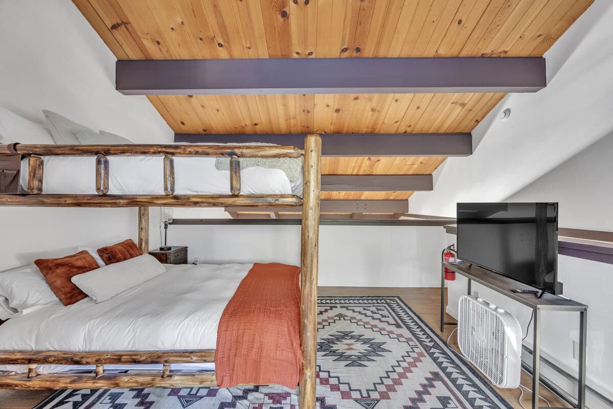 Condo in Incline Village · ★4.78 · 2 bedrooms · 3 beds · 2 private baths - Photo 5