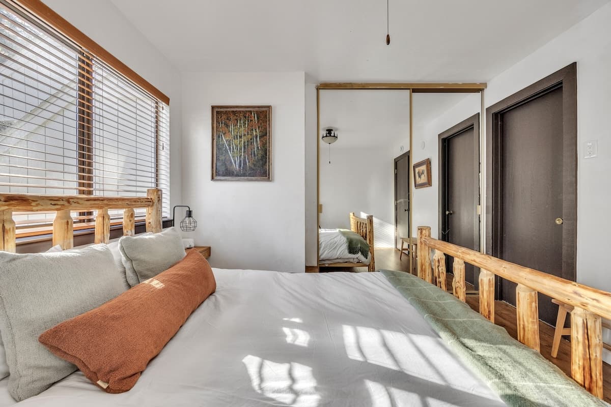 Condo in Incline Village · ★4.78 · 2 bedrooms · 3 beds · 2 private baths - Photo 2