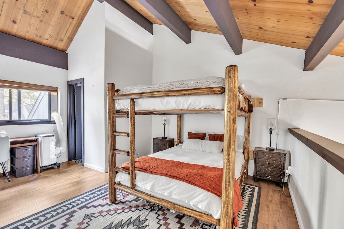 Condo in Incline Village · ★4.78 · 2 bedrooms · 3 beds · 2 private baths - Photo 4