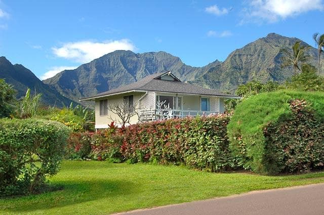 Cabin in Hanalei · ★4.8 · 2 bedrooms · 2 beds · 1 bath - Photo 1