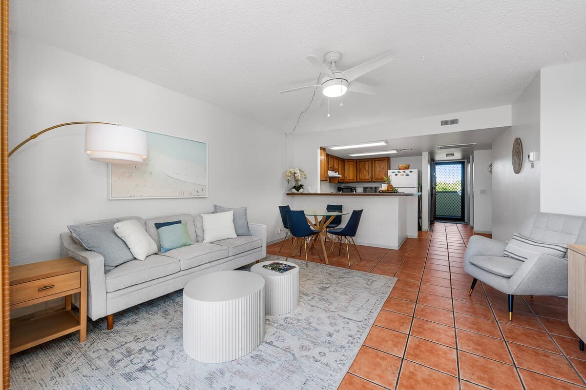 Condo in Kailua-Kona · ★4.33 · 2 bedrooms · 3 beds · 2 shared baths - Photo 3