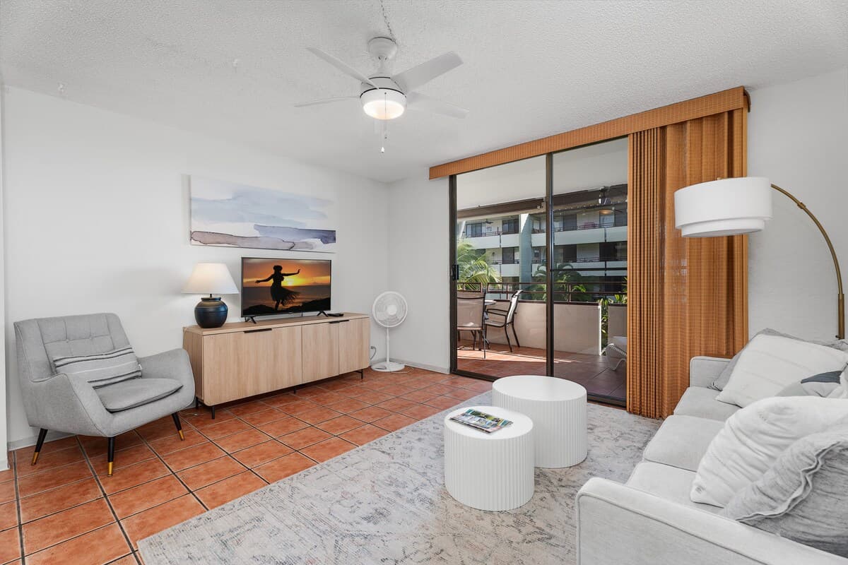 Condo in Kailua-Kona · ★4.33 · 2 bedrooms · 3 beds · 2 shared baths - Photo 5