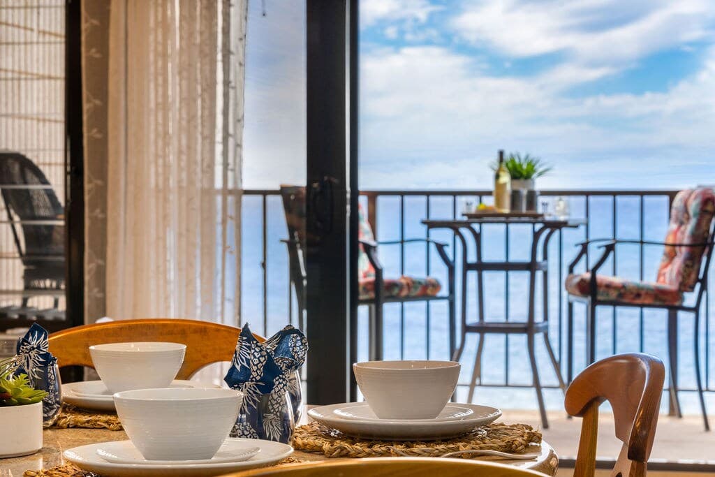 Spectacular Oceanfront Views - Photo 3