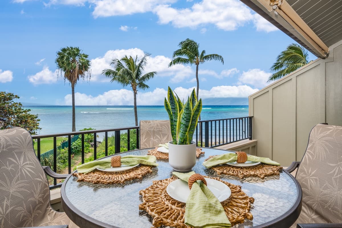 Condo in Lahaina · ★5.0 · 2 bedrooms · 4 beds · 2 baths - Photo 1