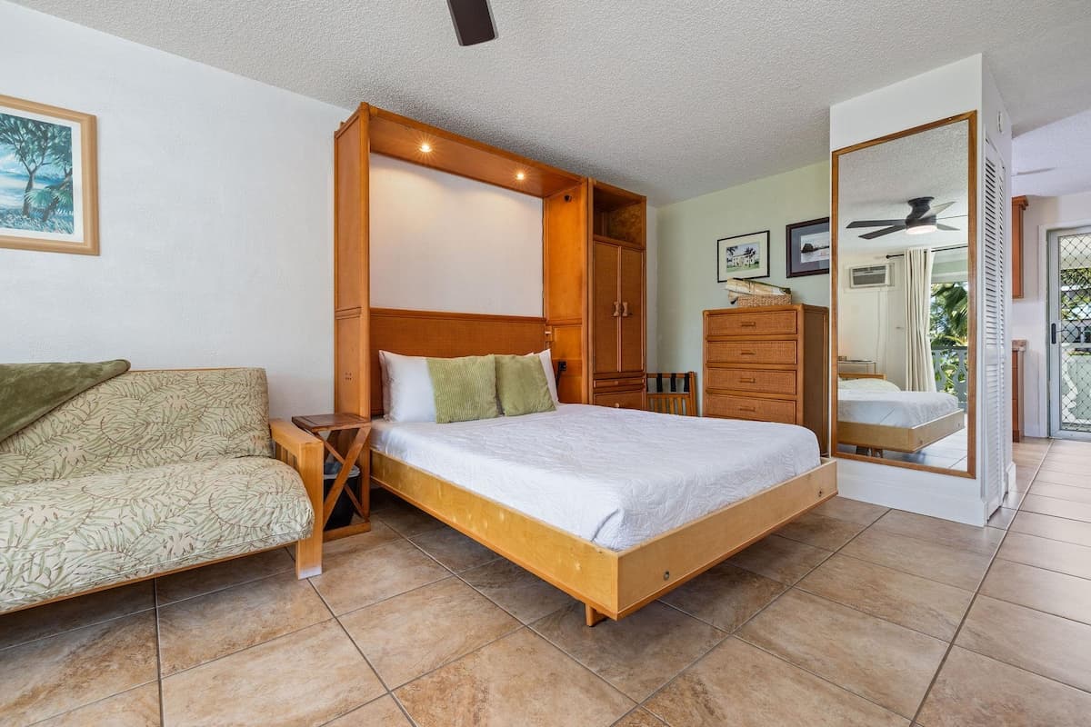 Condo in Kailua-Kona · ★4.67 · 1 bedroom · 2 beds · 1 private bath - Photo 2