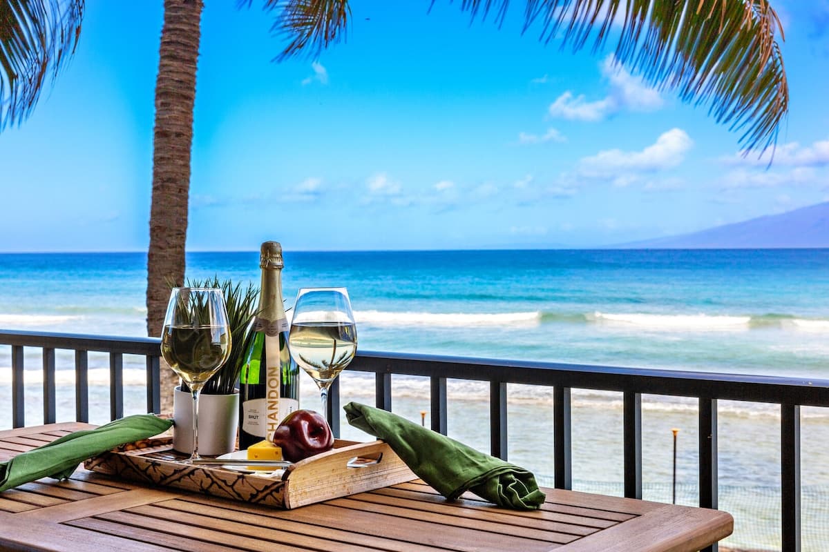 Condo in Lahaina · ★5.0 · 1 bedroom · 2 beds · 1 bath - Photo 1