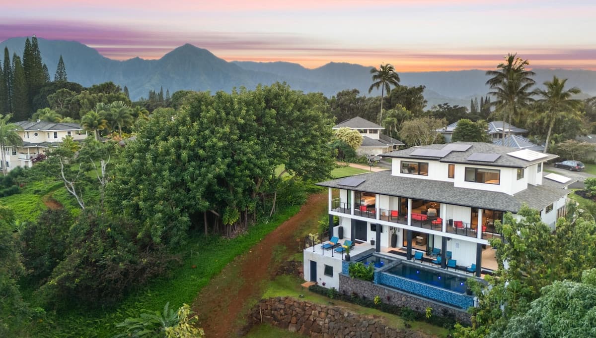 Home in Princeville · ★5.0 · 4 bedrooms · 5 beds · 4.5 baths - Photo 2