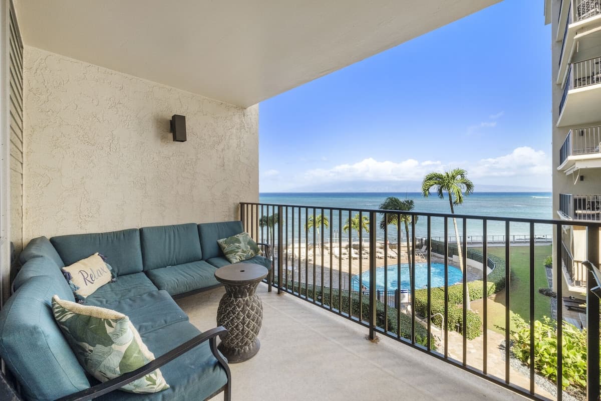 Home in Lahaina · ★5.0 · 2 bedrooms · 3 beds · 2 private baths - Photo 3