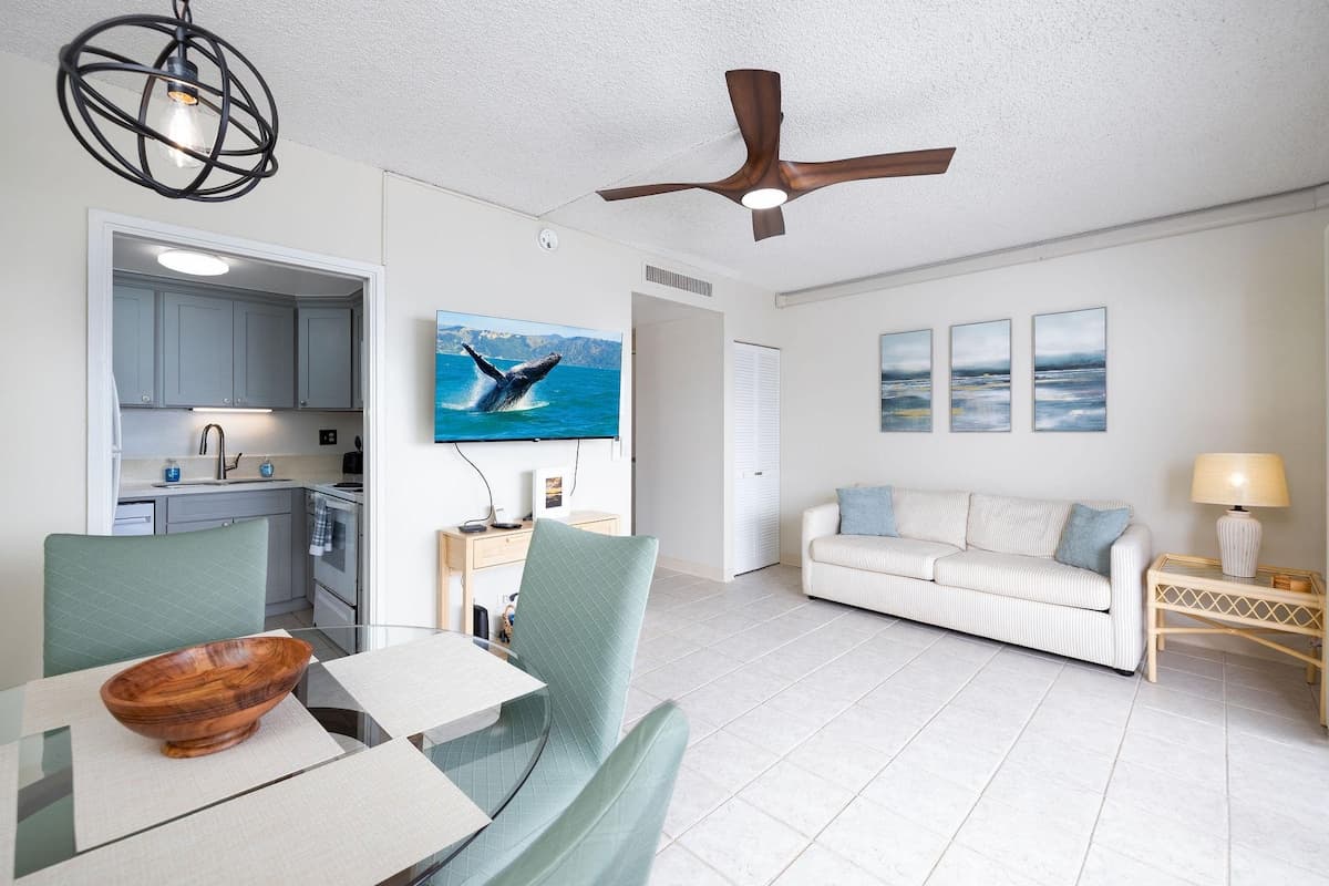 Condo in Kailua-Kona · ★4.5 · 1 bedroom · 2 beds · 1 private bath - Photo 4