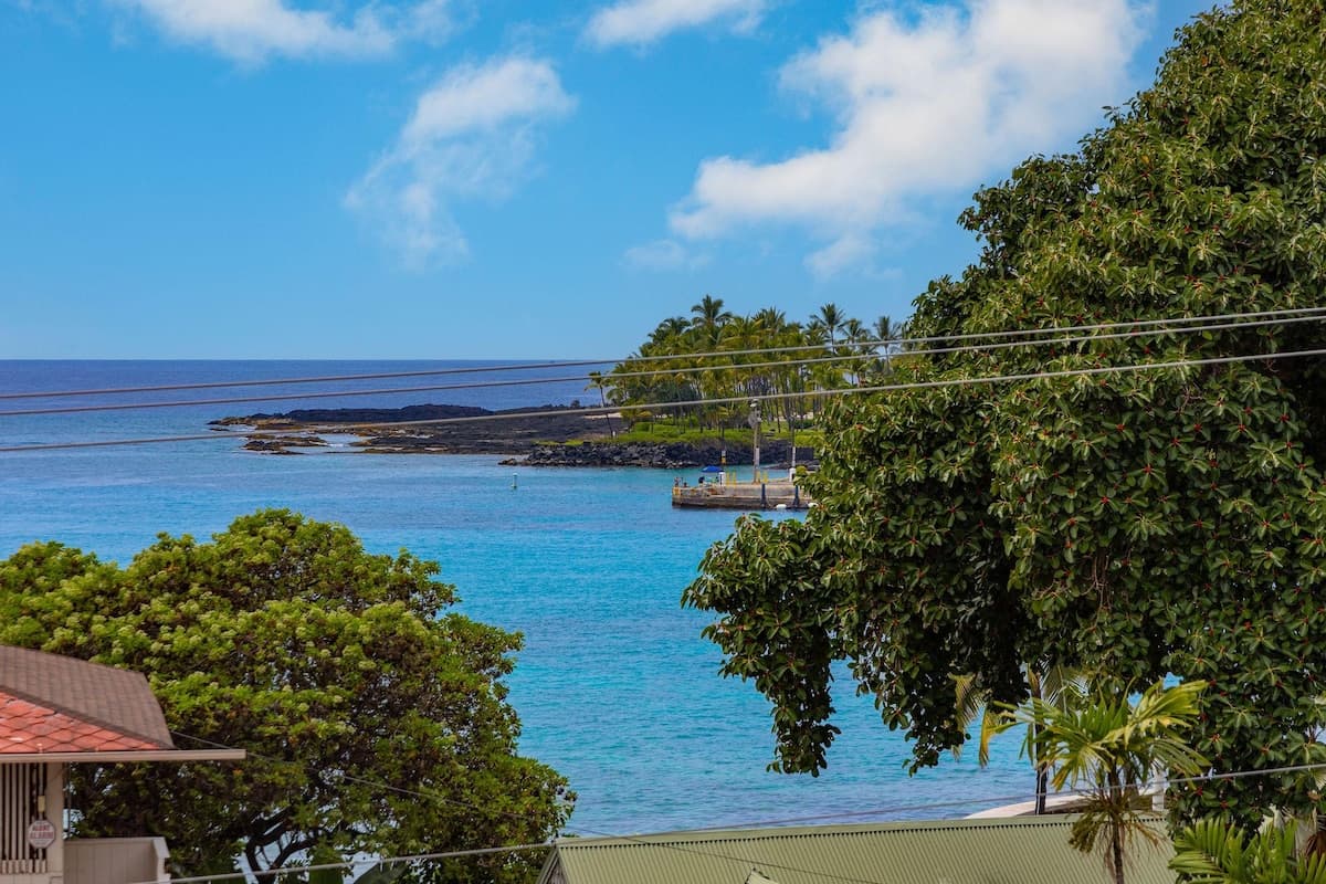 Condo in Kailua-Kona · ★4.5 · 1 bedroom · 2 beds · 1 private bath - Photo 2