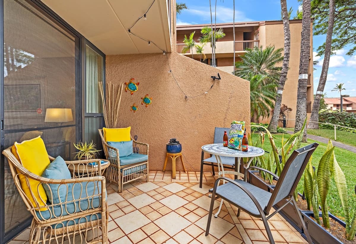 Condo in Kihei · ★4.8 · 1 bedroom · 2 beds · 1 private bath - Photo 3