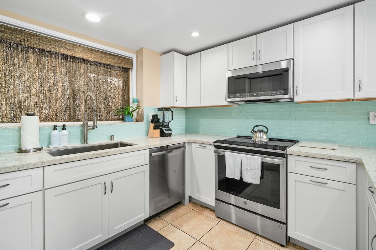 Condo in Koloa · ★4.83 · 2 bedrooms · 4 beds · 2 shared baths - Photo 3