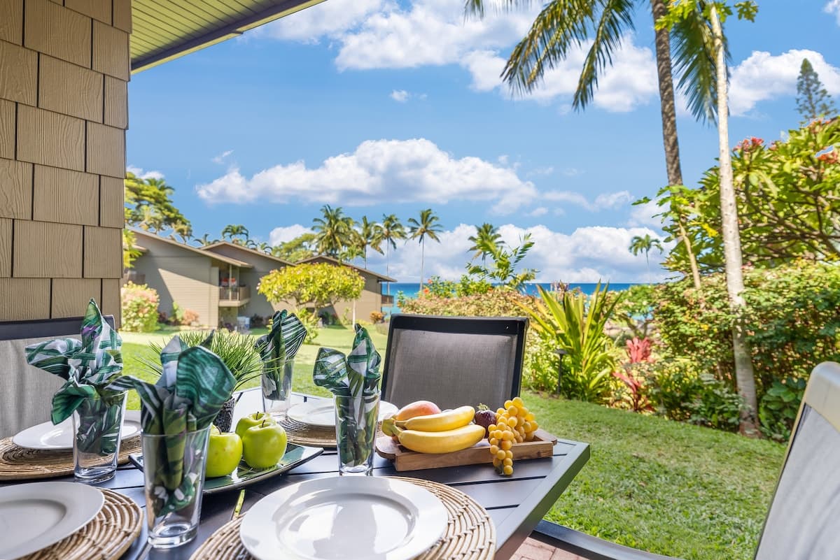 Condo in Lahaina · ★4.74 · 1 bedroom · 2 beds · 1 bath - Photo 1