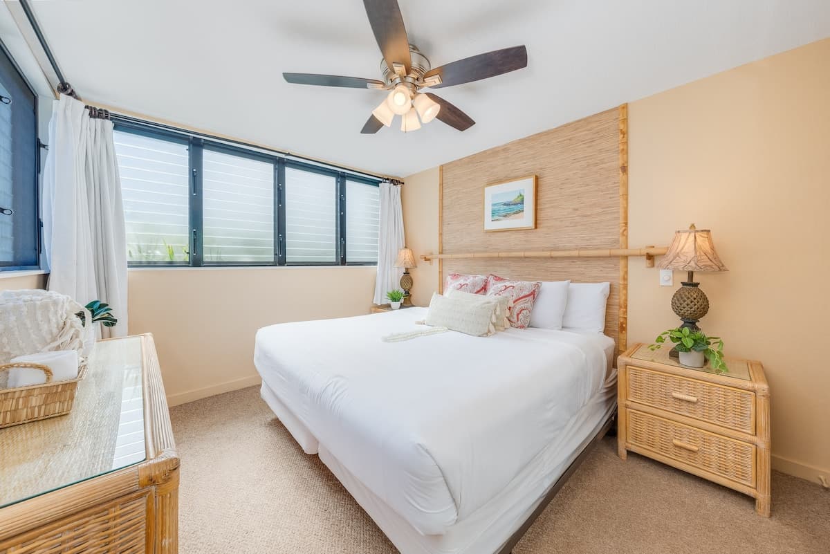 Condo in Lahaina · ★4.74 · 1 bedroom · 2 beds · 1 bath - Photo 4