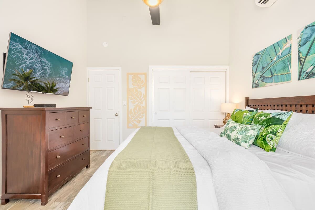 Condo in Kahuku · ★4.85 · 2 bedrooms · 4 beds · 2 private baths - Photo 2