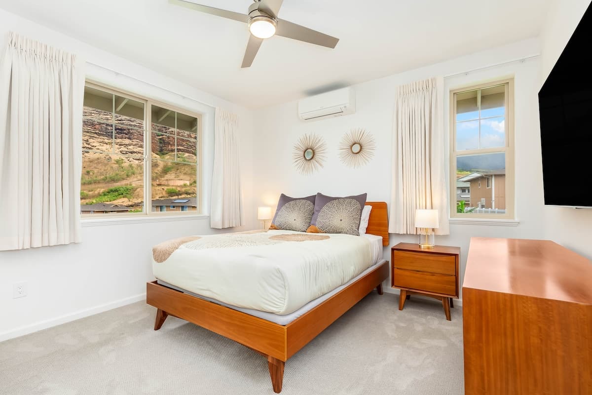 Home in Waianae · ★4.91 · 4 bedrooms · 7 beds · 3.5 private baths - Photo 3