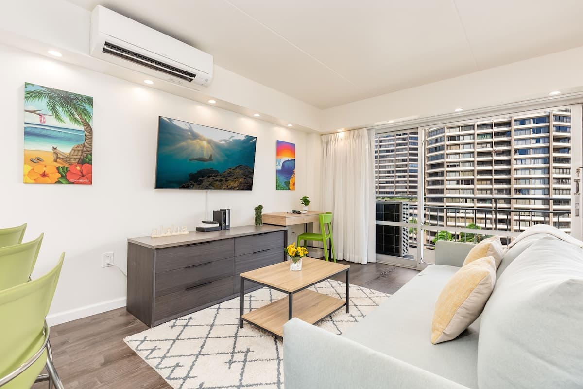 Fully Remodeled Condo at Ilikai Hotel by the Beach - Photo 3