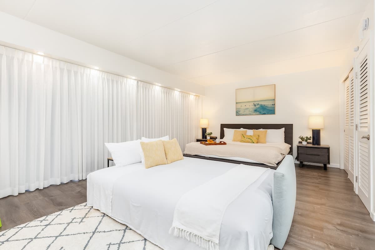Fully Remodeled Condo at Ilikai Hotel by the Beach - Photo 5