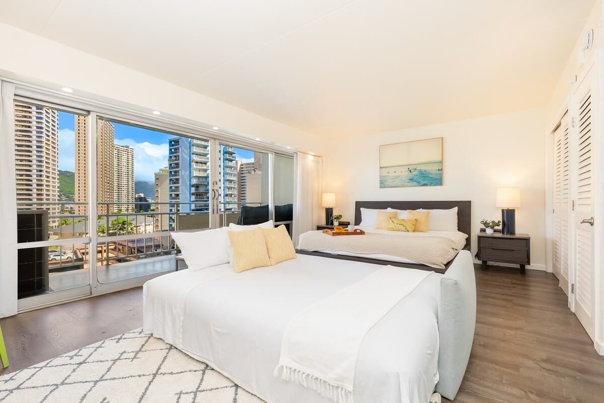 Fully Remodeled Condo at Ilikai Hotel by the Beach - Photo 4