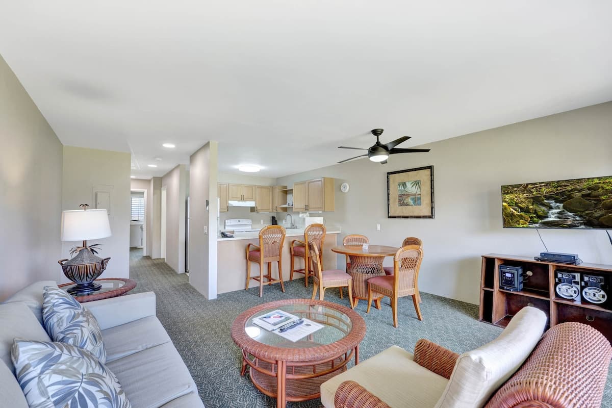 Condo in Kapaa · ★4.94 · 1 bedroom · 2 beds · 1 shared bath - Photo 4