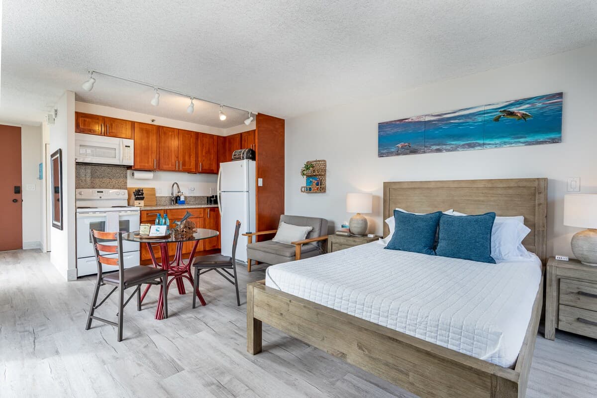 Free Parking, Ocean Views, High Floor - Photo 3