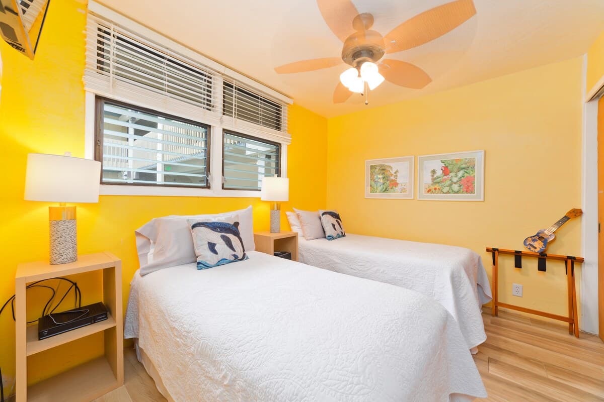 Condo in Kailua-Kona · ★5.0 · 2 bedrooms · 3 beds · 2 baths - Photo 4