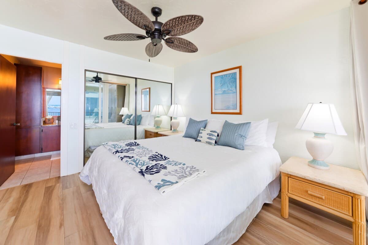 Condo in Kailua-Kona · ★5.0 · 2 bedrooms · 3 beds · 2 baths - Photo 3