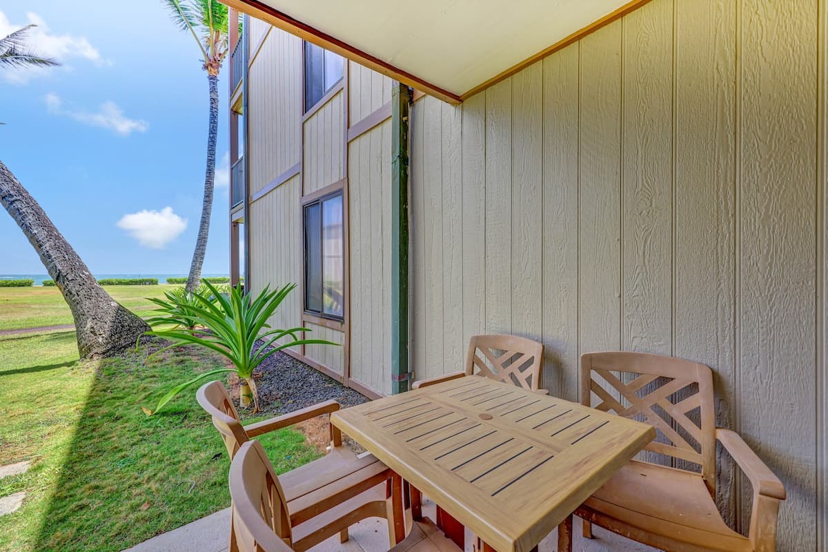 Condo in Kapaa · ★5.0 · 1 bedroom · 2 beds · 1 private bath - Photo 2