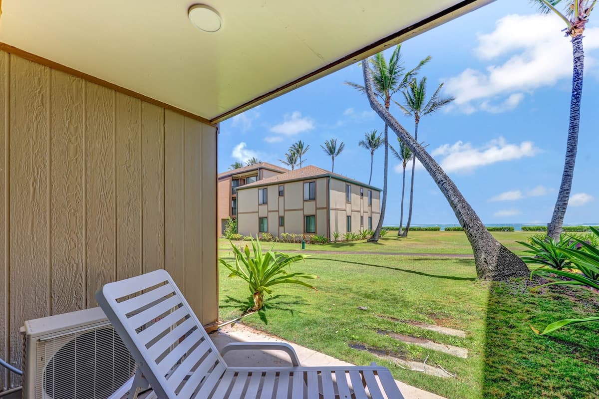 Condo in Kapaa · ★5.0 · 1 bedroom · 2 beds · 1 private bath - Photo 1