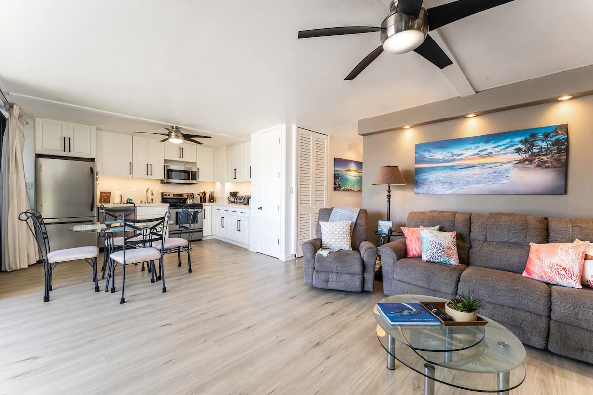 Condo in Kihei · ★4.83 · 2 bedrooms · 2 beds · 2 baths - Photo 3
