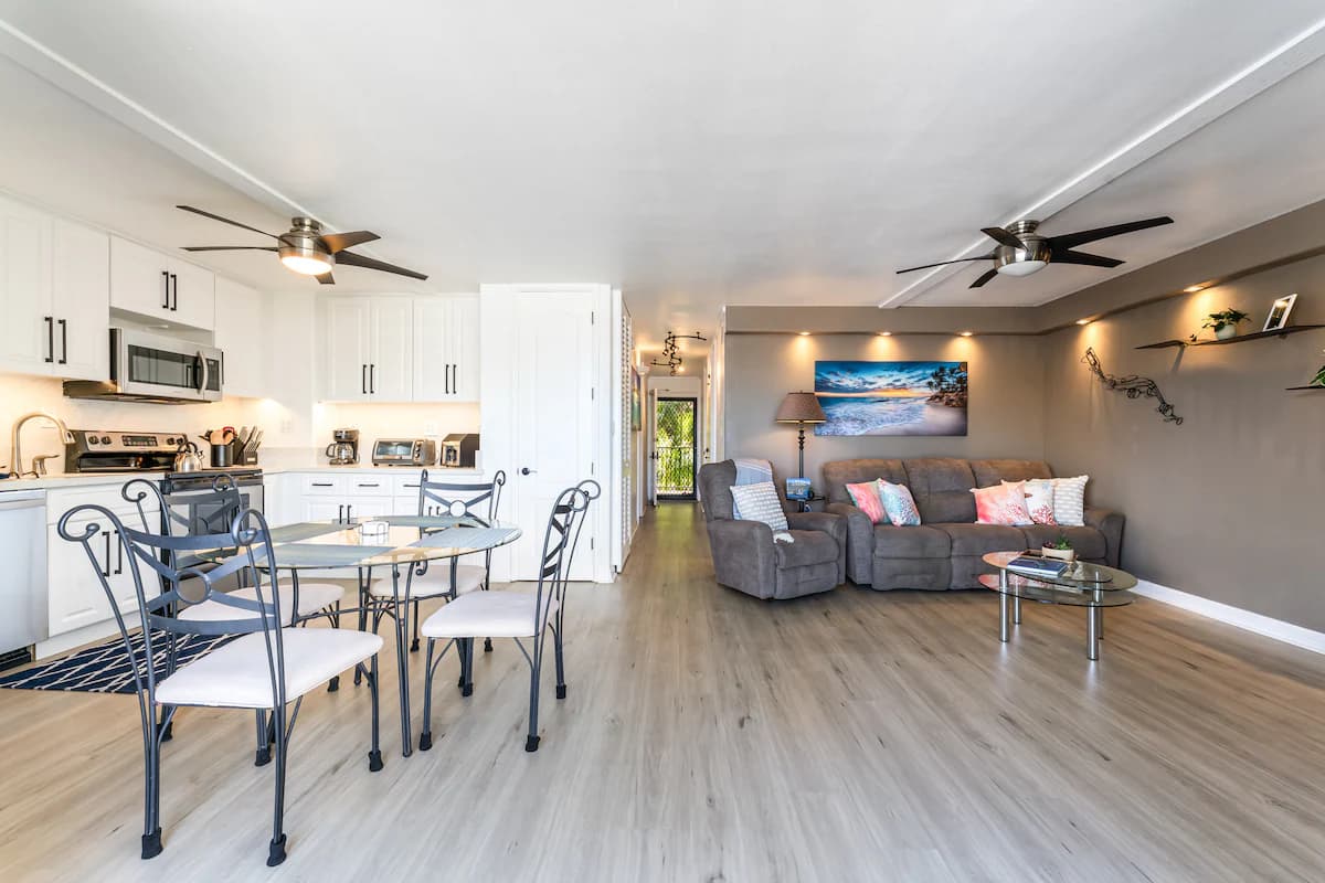 Condo in Kihei · ★4.83 · 2 bedrooms · 2 beds · 2 baths - Photo 2