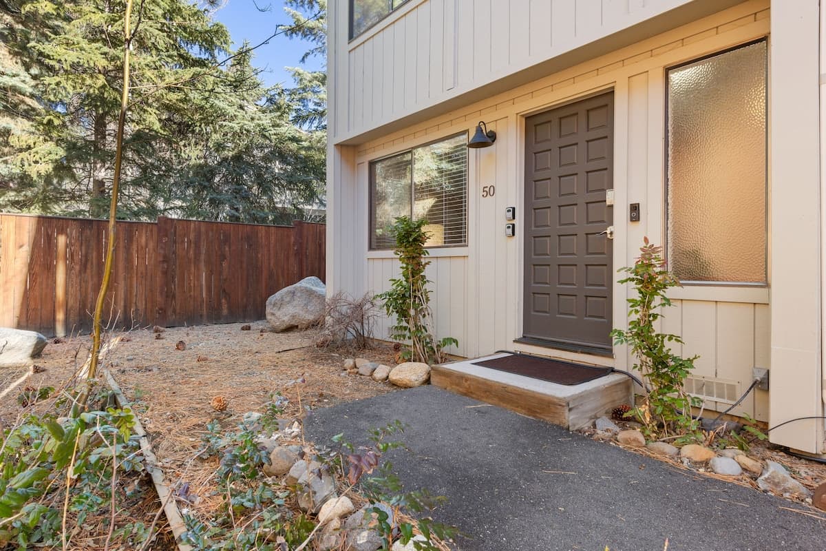Condo in Incline Village · ★4.95 · 3 bedrooms · 4 beds · 2 private baths - Photo 2