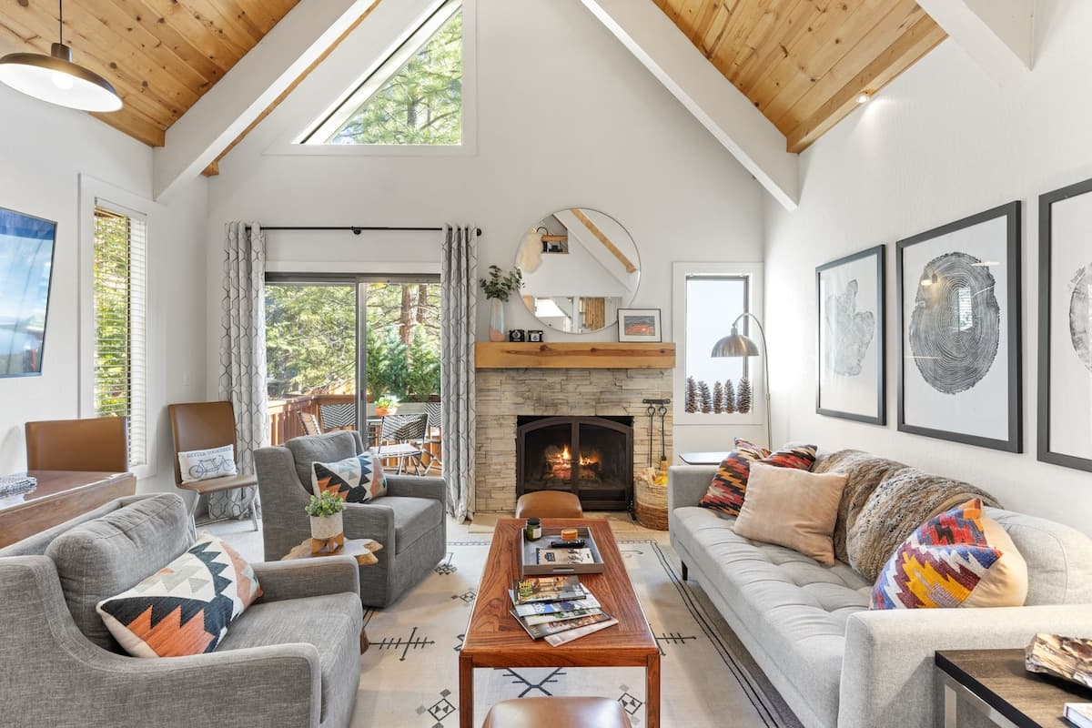 Condo in Incline Village · ★4.95 · 3 bedrooms · 4 beds · 2 private baths - Photo 1
