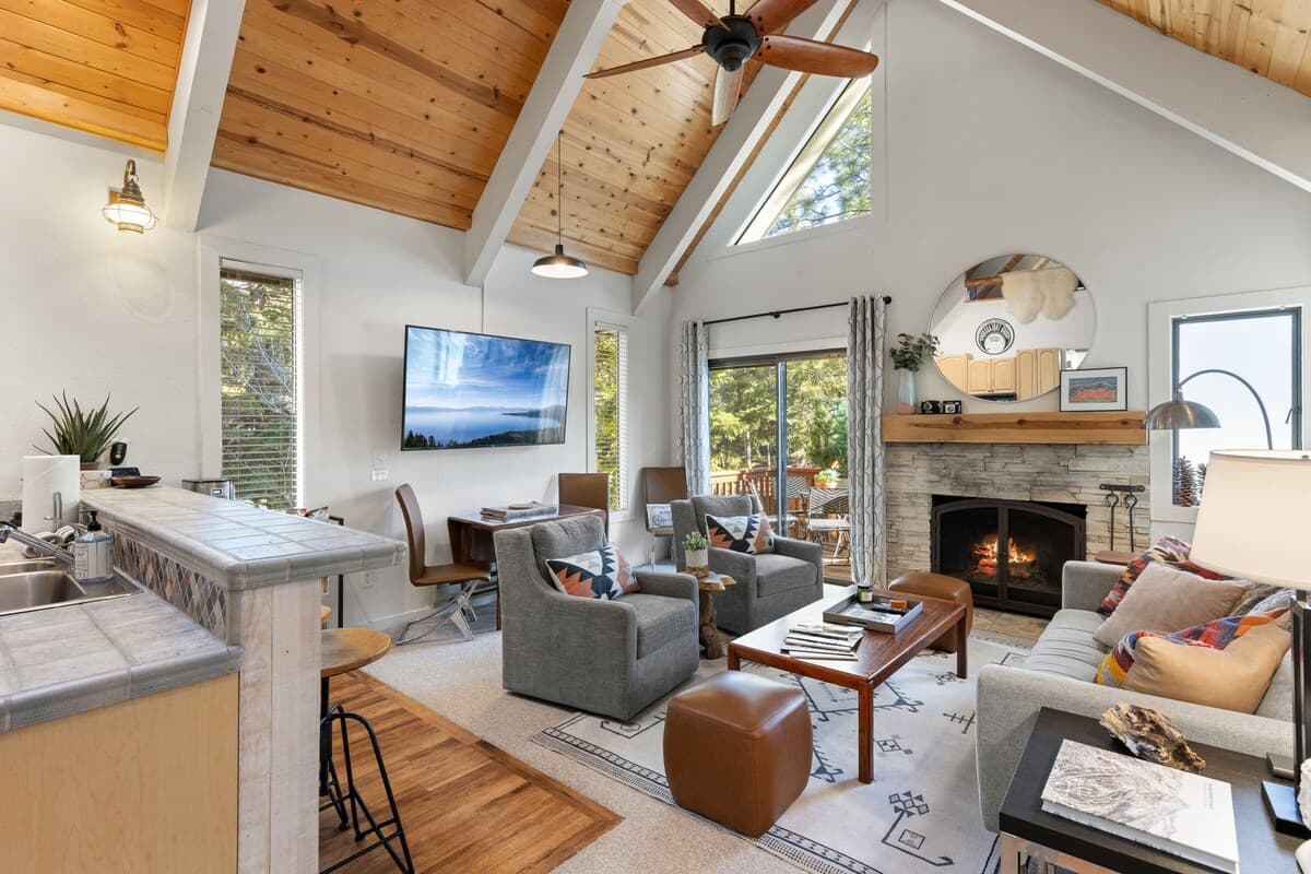 Condo in Incline Village · ★4.95 · 3 bedrooms · 4 beds · 2 private baths - Photo 5