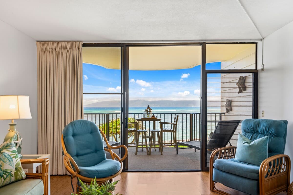 Condo in Lahaina · ★4.17 · 1 bedroom · 2 beds · 1 bath - Photo 3