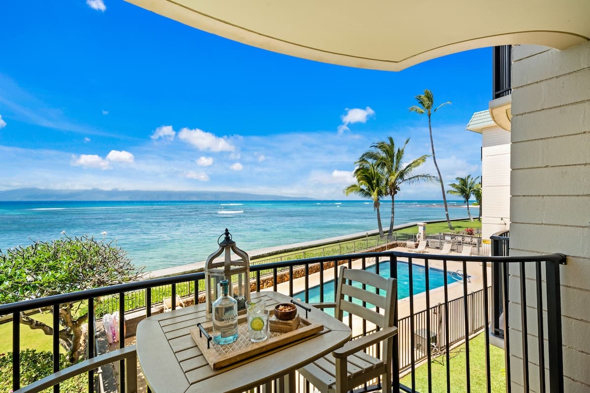 Condo in Lahaina · ★4.17 · 1 bedroom · 2 beds · 1 bath - Photo 1